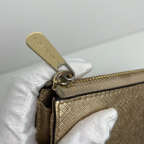 Michael Kors Wallet - Picture 14 of 17